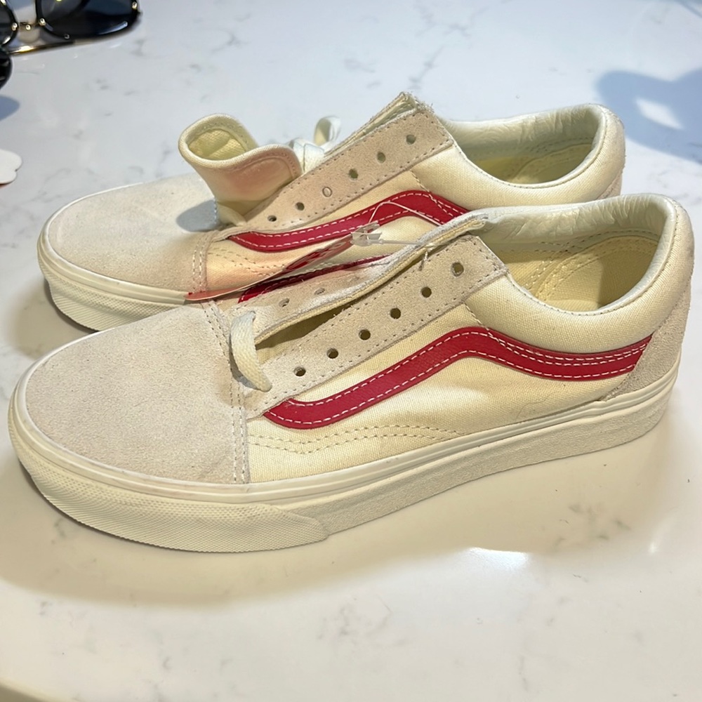 Vans white red sneaker six 6 NWT
